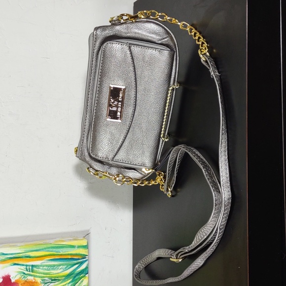 Michael Kors Convertible Crossbody/Clutch/Wristlet - Picture 3 of 8